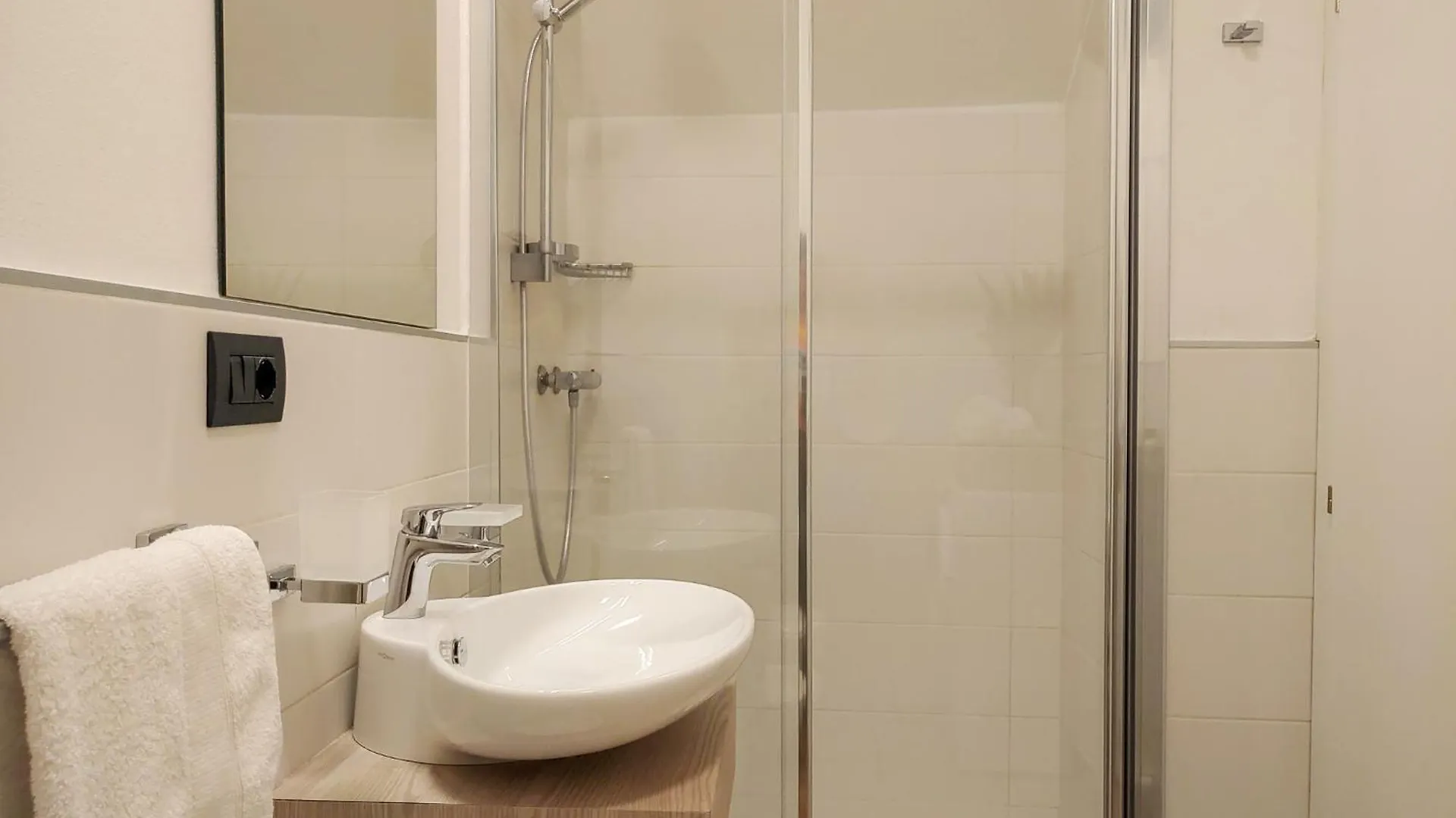 Dascio Emotion Ferienwohnung Mit Terrasse Am See شقة
