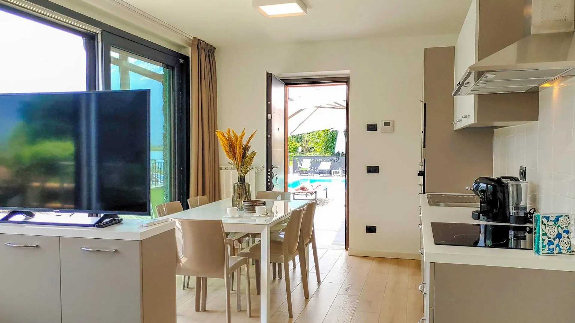 Dascio Emotion Ferienwohnung Mit Terrasse Am See 0*,  إيطاليا