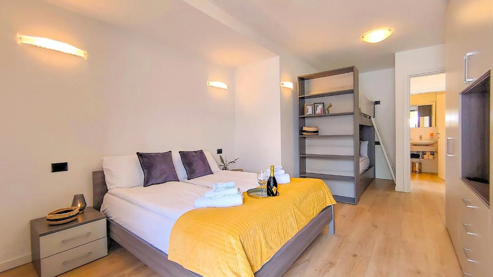 Dascio Emotion Ferienwohnung Mit Terrasse Am See Appartamento